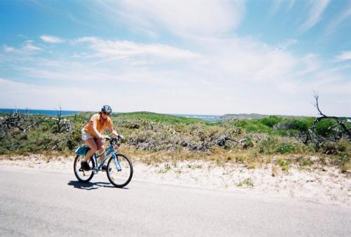 Rottness Island - Dede on bike